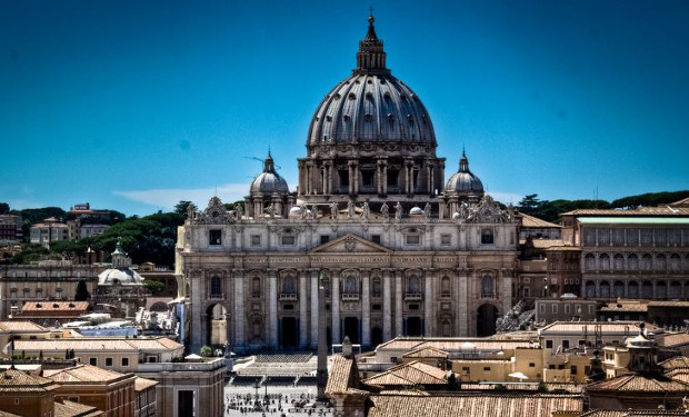 Da Francesco uno stop ai privilegi: cardinali, vescovi e quanti abitano in Vaticano l'alloggio se lo paghino